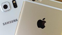 "سامسونغ" تتنافس مع "أبل" وتكشف هاتفين جديدين قابلين للطيّ