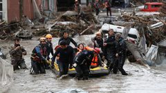 ارتفاع حصيلة ضحايا الفيضانات في تركيا إلى 31 شخصا