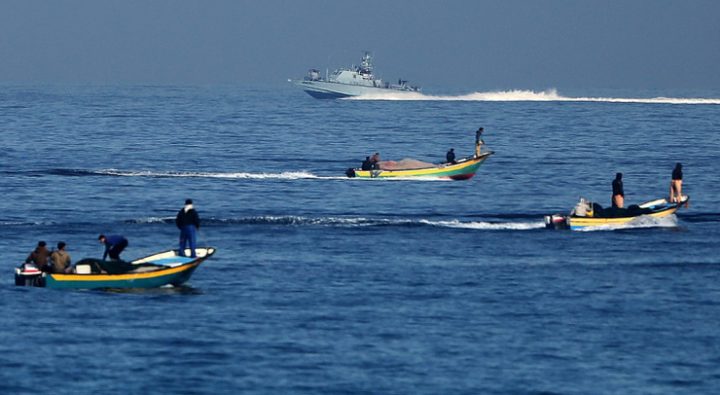 بحرية الاحتلال تطلق النار صوب مراكب الصيادين بغزة