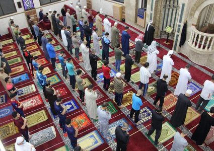 مساجد فلسطين تقيم صلاة الغائب على أرواح ضحايا الجزائر