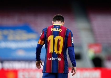 برشلونة يوقف بيع قمصان ميسي.. ويعتمد بيدري "واجهة"