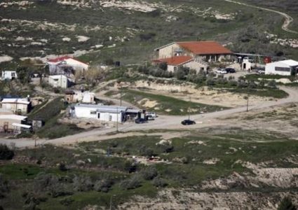 مستوطنون يقيمون بؤرة استيطانية جديدة جنوب الخليل