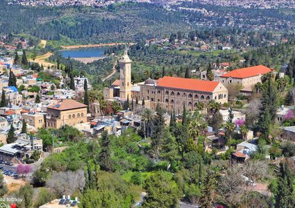 قرية عين كارم جنوب غرب مدينة القدس