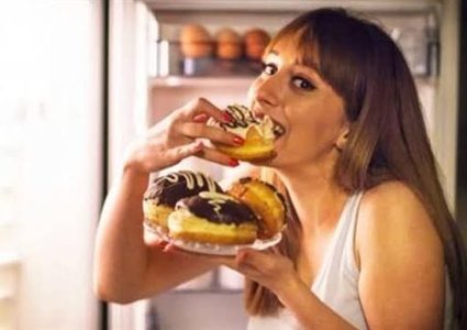 عادات صحية خطيرة تسبب الإصابة بالسرطان وأمراض القلب