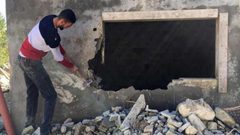 قوات الاحتلال تجبر مقدسيا على هدم منزله في الطور