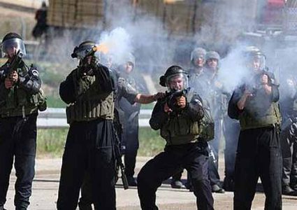 إصابة ثلاثة شبان برصاص الاحتلال واعتقال رابع في طمون