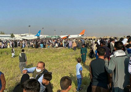 "أسوشيتد برس": مقتل 7 أشخاص في مطار كابل