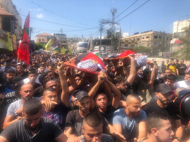 الآلاف يشاركون في تشييع اثنين من شهداء جنين