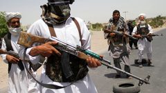 طالبان تبدأ بسحب الأسلحة من السكان في أفغانستان