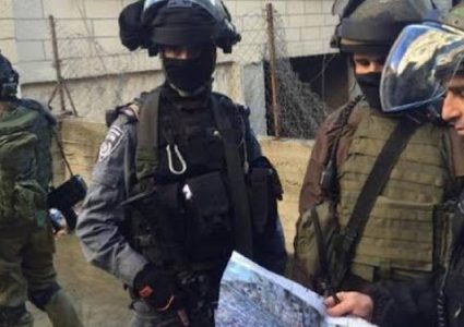 الاحتلال يخطر بوقف العمل بمنزلين ومنشأة زراعية بمسافر يطا