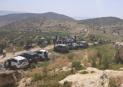 الاحتلال يسلم إخطارات بالهدم لعائلتين في خربة ابزيق