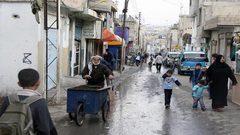 مدير مركز الملك سلمان للإغاثة يبحث أوضاع اللاجئين بمخيم الوحدات