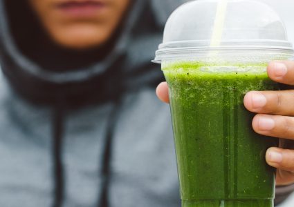 تحذير.. الأكواب البلاستيكية تدمر جسم الإنسان