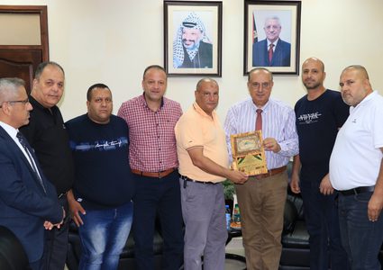 أبو مويس يؤكد الحق المقدس في تأمين التعليم العالي للأسرى