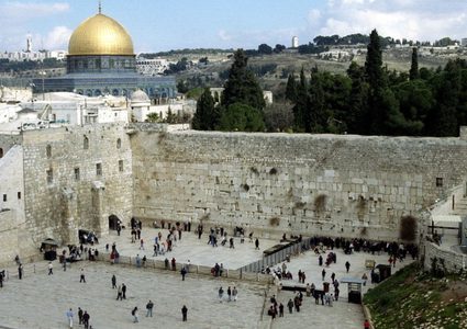 خليفة: إسرائيل التي تطالب بممتلكات اليهود ذاتها من تسرق ممتلكاتنا