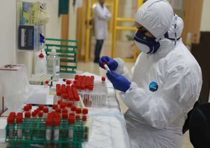 الصحة: حالة وفاة و962 إصابة جديدة بفيروس كورونا