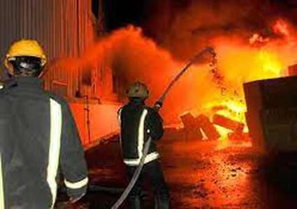 حريق في مستودعات للأجهزة الكهربائية في الخليل