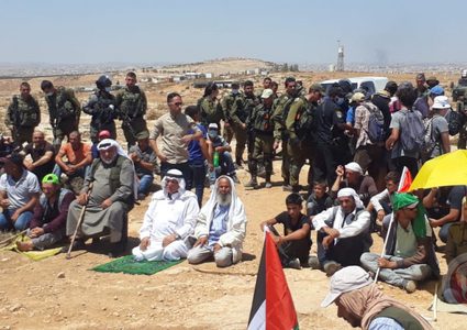 اصابات بالاختناق خلال قمع الإحتلال لاعتصام  شرق يطا