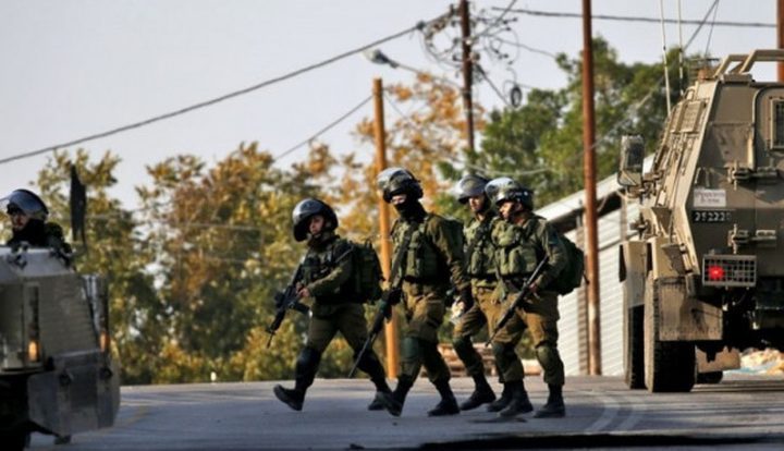 الاحتلال يعتقل مواطنا ونجليه من يطا و اعتقال آخر من الخليل