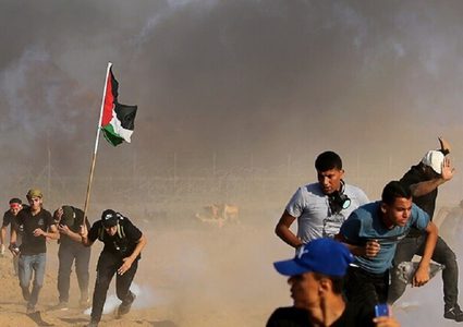 41 إصابة خلال إطلاق الاحتلال النار على الشبان الفلسطينيين شرق غزة
