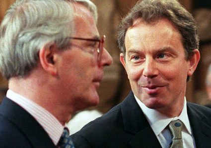 بلير: التخلي الغربي عن أفغانستان خطير وغير ضروري