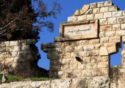 مستوطنون يقتحمون منطقة المسعودية التاريخية