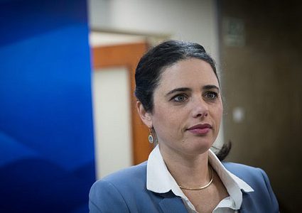 شاكيد تهدد لابيد بإسقاط الحكومة الإسرائيلية الجديدة