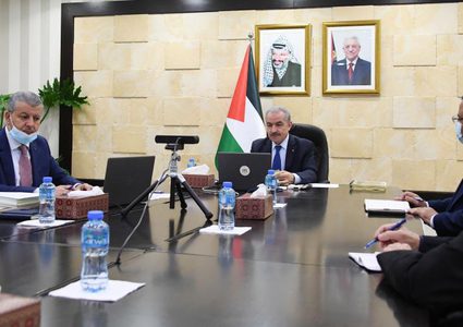 اشتيه: إجازة بدون راتب للموظفين الرسميين الذين لم يتلقوا اللقاح