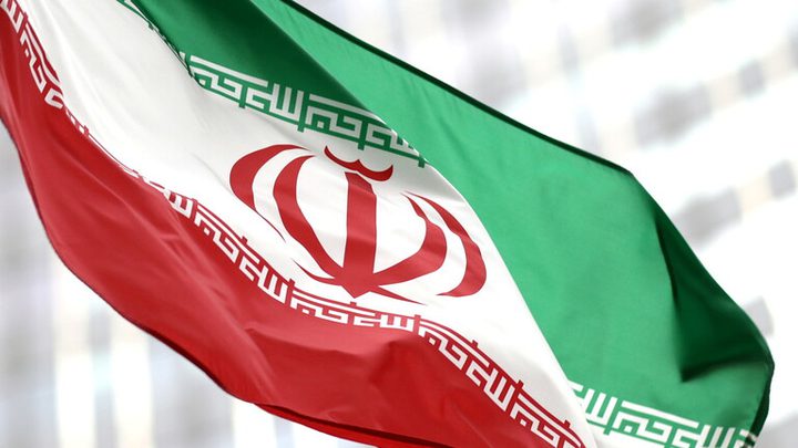 طهران تعلق على ملف توريد النفط إلى لبنان