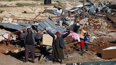 الاحتلال يهدم حظائر للماشية في الظاهرية جنوب الخليل