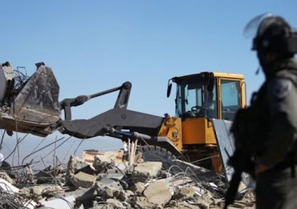 الاحتلال يخطر بهدم منزل في بيت لحم