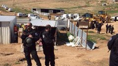 الاحتلال يسلم إخطارات للمزارعين بوقف العمل والبناء غرب سلفيت