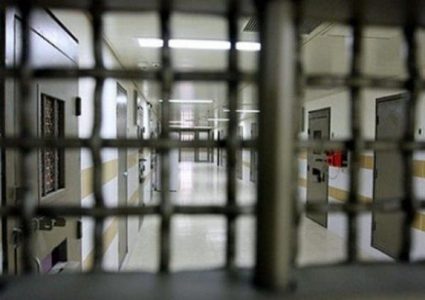 8 أسرى إداريين يواصلون إضرابهم المفتوح عن الطعام