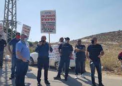 أهالي طمرة يحتجون على استمرار عمل كسارة " نيشر"