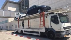 إدخال 110 سيارات حديثة إلى قطاع غزة