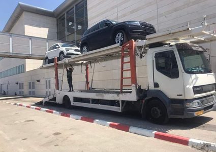 إدخال 110 سيارات حديثة إلى قطاع غزة