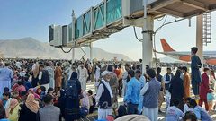 الولايات المتحدة تعلن إجلاء 58 ألف شخص من أفغانستان