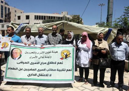 وقفة دعم واسناد للأسرى المضربين في الخليل