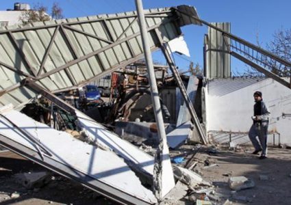 الاحتلال يهدم ورشة لتصليح المركبات جنوب الخليل