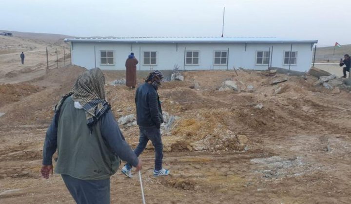 الاحتلال يهدم أساسات مسجد وبئر مياه جنوب الخليل