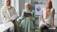 حجاب لغير المسلمات.. تحدٍّ على "تيك توك" بشوارع فرانكفورت