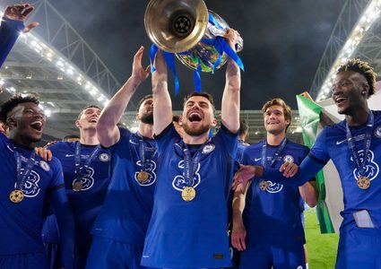 نجم تشيلسي يتوج بجائزة أفضل لاعب في أوروبا