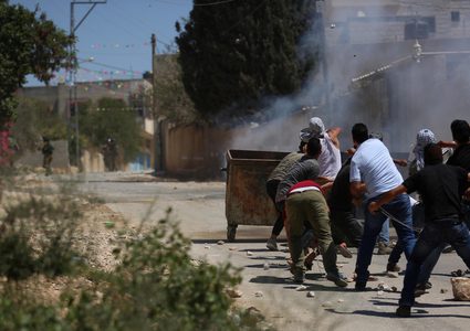 8 إصابات بالرصاص المعدني والعشرات بالاختناق في قمع مسيرة كفر قدوم