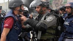 وزارة الإعلام تدين احتجاز الاحتلال 7 صحفيين جنوب الخليل