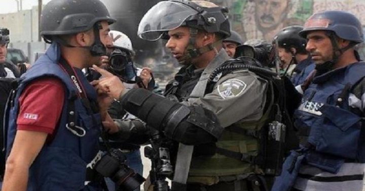 وزارة الإعلام تدين احتجاز الاحتلال 7 صحفيين جنوب الخليل