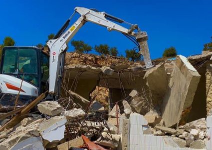 الاحتلال يجبر عائلة الدلال المقدسية على هدم ثلاثة من منازلها