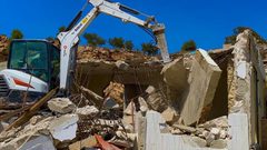 الاحتلال يجبر عائلة الدلال المقدسية على هدم ثلاثة من منازلها