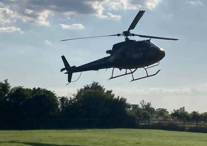 توم كروز يهبط في حديقة منزل عائلة بريطانية