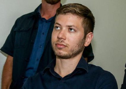 محكمة "إسرائيلية" تفرض على نجل نتنياهو تعويضات ب300 ألف شيكل