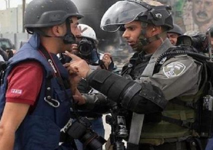 الاحتلال يفرج عن سبعة صحفيين بعد استدعائهم للتحقيق